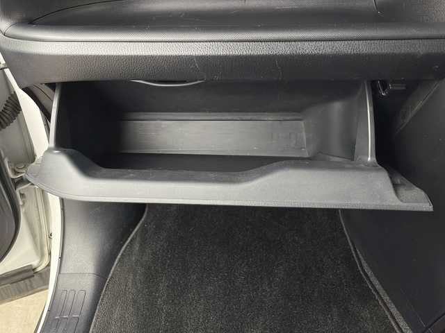 トヨタ ヴォクシー ZS 煌Ⅲ 秋田県 2021(令3)年 4.8万km ホワイトパールクリスタルシャイン 4WD/純正SDナビ　/両側パワースライドドア　/フリップダウンモニター　/フルセグTV/AM/FM/CD/バックカメラ　/衝突被害軽減ブレーキ　/クルーズコントロール　/レーンキープアシスト　/横滑り防止装置/前後コーナーセンサー/アイドリングストップ/ビルトインETC　/前後ドライブレコーダー　/LEDヘッドライト/オートマチックハイビーム/LEDフォグランプ/サイドバイザー/革巻きステアリング/純正アルミホイール/リアサンシェード