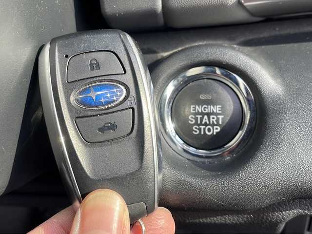 スバル アウトバック X－ブレイクEX 岩手県 2024(令6)年 3.5万km クリスタルホワイトP ワンオーナー マイナーチェンジ後モデル/harmankardon 11.6型ナビ 電動リアゲート デジタルコックピット デジタルインナーミラー フルセグ DVD再生 ドラレコ バックC ETC メモリ付電動シート 全席シートヒーター ステアヒーター 純正18AW ルーフレール