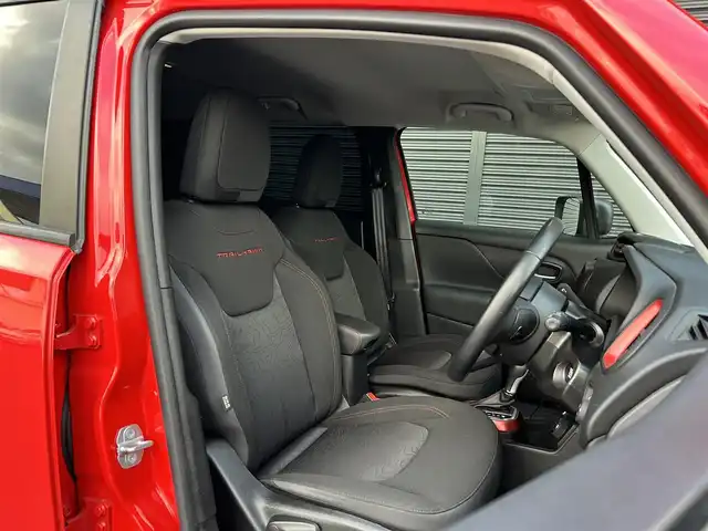 クライスラー・ジープ ジープ レネゲード トレイルホーク 茨城県 2019(令1)年 5.5万km 赤 純正ナビ /12セグ /CarPlay /BT /USB /レ-ンセンス /ブラインドスポットモニタ- /バックカメラ /パ-クセンサ- /LEDヘッドライト /オ-トライト /クル-ズコントロ-ル /ETC /純正17インチアルミホイ-ル /ドラレコ /ル-フレ-ル /禁煙車