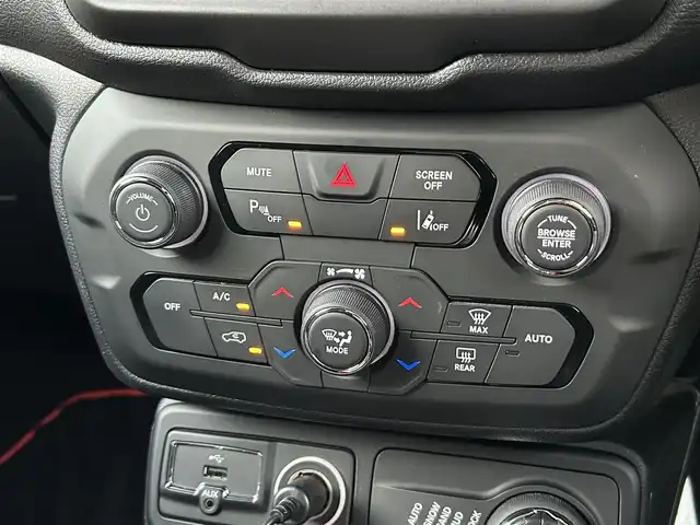 クライスラー・ジープ ジープ レネゲード トレイルホーク 茨城県 2019(令1)年 5.5万km 赤 純正ナビ /12セグ /CarPlay /BT /USB /レ-ンセンス /ブラインドスポットモニタ- /バックカメラ /パ-クセンサ- /LEDヘッドライト /オ-トライト /クル-ズコントロ-ル /ETC /純正17インチアルミホイ-ル /ドラレコ /ル-フレ-ル /禁煙車