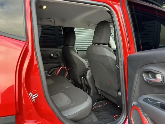 クライスラー・ジープ ジープ レネゲード トレイルホーク 茨城県 2019(令1)年 5.5万km 赤 純正ナビ /12セグ /CarPlay /BT /USB /レ-ンセンス /ブラインドスポットモニタ- /バックカメラ /パ-クセンサ- /LEDヘッドライト /オ-トライト /クル-ズコントロ-ル /ETC /純正17インチアルミホイ-ル /ドラレコ /ル-フレ-ル /禁煙車