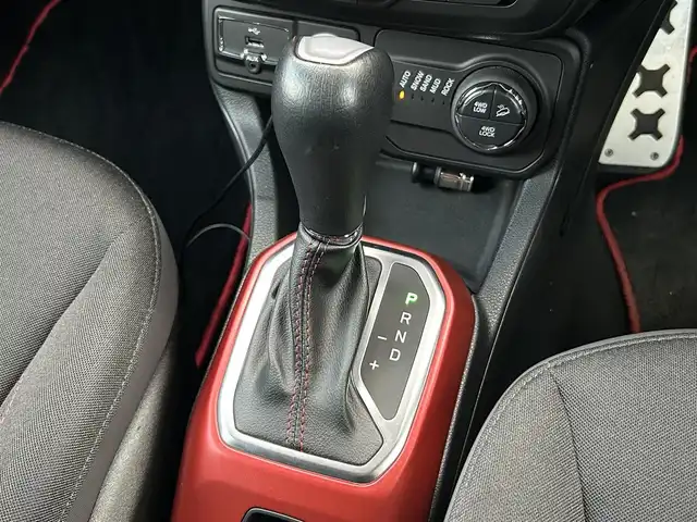 クライスラー・ジープ ジープ レネゲード トレイルホーク 茨城県 2019(令1)年 5.5万km 赤 純正ナビ /12セグ /CarPlay /BT /USB /レ-ンセンス /ブラインドスポットモニタ- /バックカメラ /パ-クセンサ- /LEDヘッドライト /オ-トライト /クル-ズコントロ-ル /ETC /純正17インチアルミホイ-ル /ドラレコ /ル-フレ-ル /禁煙車