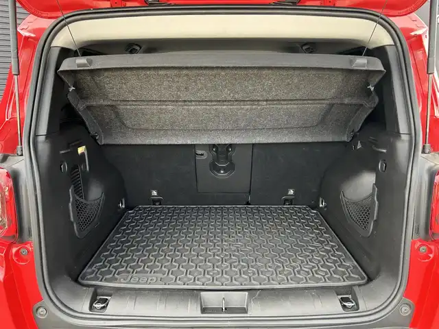 クライスラー・ジープ ジープ レネゲード トレイルホーク 茨城県 2019(令1)年 5.5万km 赤 純正ナビ /12セグ /CarPlay /BT /USB /レ-ンセンス /ブラインドスポットモニタ- /バックカメラ /パ-クセンサ- /LEDヘッドライト /オ-トライト /クル-ズコントロ-ル /ETC /純正17インチアルミホイ-ル /ドラレコ /ル-フレ-ル /禁煙車