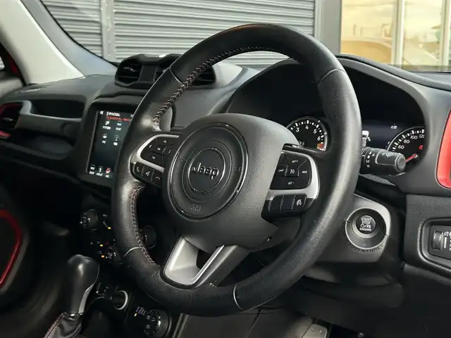 クライスラー・ジープ ジープ レネゲード トレイルホーク 茨城県 2019(令1)年 5.5万km 赤 純正ナビ /12セグ /CarPlay /BT /USB /レ-ンセンス /ブラインドスポットモニタ- /バックカメラ /パ-クセンサ- /LEDヘッドライト /オ-トライト /クル-ズコントロ-ル /ETC /純正17インチアルミホイ-ル /ドラレコ /ル-フレ-ル /禁煙車