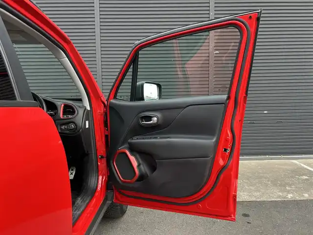 クライスラー・ジープ ジープ レネゲード トレイルホーク 茨城県 2019(令1)年 5.5万km 赤 純正ナビ /12セグ /CarPlay /BT /USB /レ-ンセンス /ブラインドスポットモニタ- /バックカメラ /パ-クセンサ- /LEDヘッドライト /オ-トライト /クル-ズコントロ-ル /ETC /純正17インチアルミホイ-ル /ドラレコ /ル-フレ-ル /禁煙車