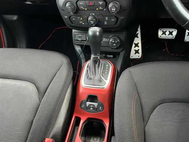 クライスラー・ジープ ジープ レネゲード トレイルホーク 茨城県 2019(令1)年 5.5万km 赤 純正ナビ /12セグ /CarPlay /BT /USB /レ-ンセンス /ブラインドスポットモニタ- /バックカメラ /パ-クセンサ- /LEDヘッドライト /オ-トライト /クル-ズコントロ-ル /ETC /純正17インチアルミホイ-ル /ドラレコ /ル-フレ-ル /禁煙車