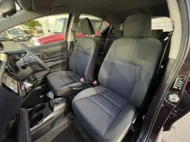 トヨタ アクア S 群馬県 2015(平27)年 3.1万km ディープアメジストマイカメタリック スマートエントリーパッケージ/純正SDナビ/CD・DVD・SD/Bluetooth・フルセグ/バックカメラ/ステアリングスイッチ/ビルトインETC/LEDヘッドライト/横滑り防止装置/アイドリングストップ/プッシュスタート/スマートキー