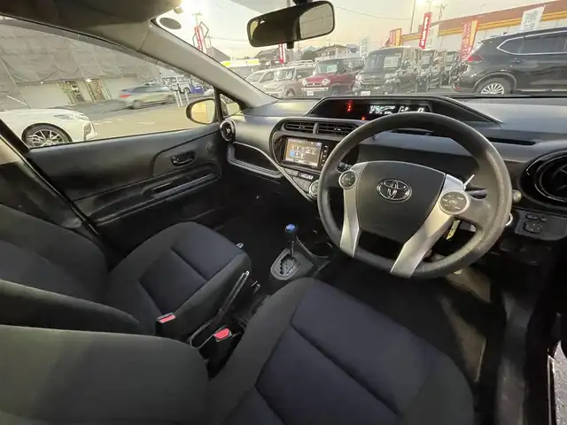 トヨタ アクア S 群馬県 2015(平27)年 3.1万km ディープアメジストマイカメタリック スマートエントリーパッケージ/純正SDナビ/CD・DVD・SD/Bluetooth・フルセグ/バックカメラ/ステアリングスイッチ/ビルトインETC/LEDヘッドライト/横滑り防止装置/アイドリングストップ/プッシュスタート/スマートキー