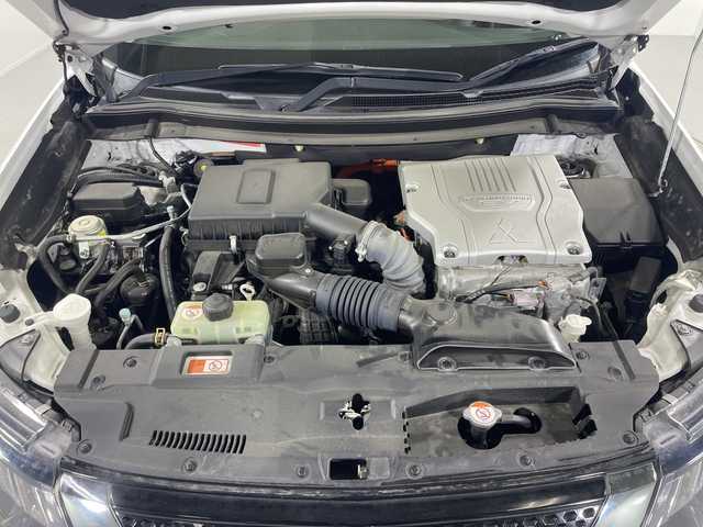 三菱 アウトランダー ＰＨＥＶ G Limited Edition 神奈川県 2019(平31)年 4.4万km シルキーホワイト 4WD/社外9インチcarrozzeriaナビ【AVIC-RF720】/Bluetooth・TV・USB・AM・FM・HDMI/バックカメラ/eアシスト/アダプティブクルーズコントロール/ETC2.0/前後ドライブレコーダー/フロアマット/ステアリングスイッチ/デジタルインナーミラー/電動パーキングブレーキ/ブレーキオートホールド/プッシュスタート/スマートキー/取扱説明書/保証書/ステアリングヒーター/AC1500W/LEDヘッドライト/オートマチックハイビーム/純正18インチアルミホイール/ドアバイザー/衝突被害軽減ブレーキ/車線逸脱警報