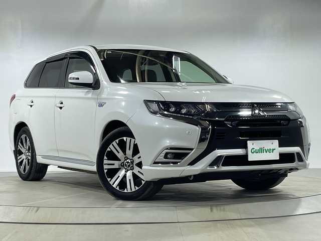 三菱 アウトランダー ＰＨＥＶ G Limited Edition 神奈川県 2019(平31)年 4.4万km シルキーホワイト 4WD/社外9インチcarrozzeriaナビ【AVIC-RF720】/Bluetooth・TV・USB・AM・FM・HDMI/バックカメラ/eアシスト/アダプティブクルーズコントロール/ETC2.0/前後ドライブレコーダー/フロアマット/ステアリングスイッチ/デジタルインナーミラー/電動パーキングブレーキ/ブレーキオートホールド/プッシュスタート/スマートキー/取扱説明書/保証書/ステアリングヒーター/AC1500W/LEDヘッドライト/オートマチックハイビーム/純正18インチアルミホイール/ドアバイザー/衝突被害軽減ブレーキ/車線逸脱警報