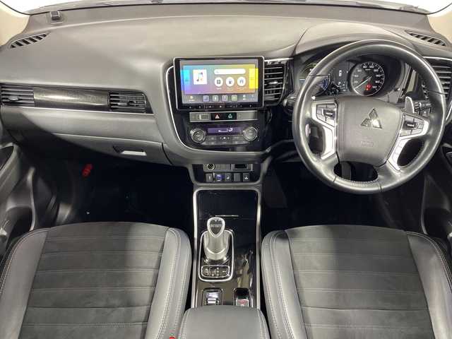 三菱 アウトランダー ＰＨＥＶ G Limited Edition 神奈川県 2019(平31)年 4.4万km シルキーホワイト 4WD/社外9インチcarrozzeriaナビ【AVIC-RF720】/Bluetooth・TV・USB・AM・FM・HDMI/バックカメラ/eアシスト/アダプティブクルーズコントロール/ETC2.0/前後ドライブレコーダー/フロアマット/ステアリングスイッチ/デジタルインナーミラー/電動パーキングブレーキ/ブレーキオートホールド/プッシュスタート/スマートキー/取扱説明書/保証書/ステアリングヒーター/AC1500W/LEDヘッドライト/オートマチックハイビーム/純正18インチアルミホイール/ドアバイザー/衝突被害軽減ブレーキ/車線逸脱警報