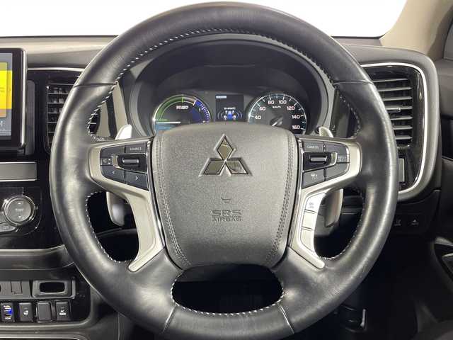 三菱 アウトランダー ＰＨＥＶ G Limited Edition 神奈川県 2019(平31)年 4.4万km シルキーホワイト 4WD/社外9インチcarrozzeriaナビ【AVIC-RF720】/Bluetooth・TV・USB・AM・FM・HDMI/バックカメラ/eアシスト/アダプティブクルーズコントロール/ETC2.0/前後ドライブレコーダー/フロアマット/ステアリングスイッチ/デジタルインナーミラー/電動パーキングブレーキ/ブレーキオートホールド/プッシュスタート/スマートキー/取扱説明書/保証書/ステアリングヒーター/AC1500W/LEDヘッドライト/オートマチックハイビーム/純正18インチアルミホイール/ドアバイザー/衝突被害軽減ブレーキ/車線逸脱警報