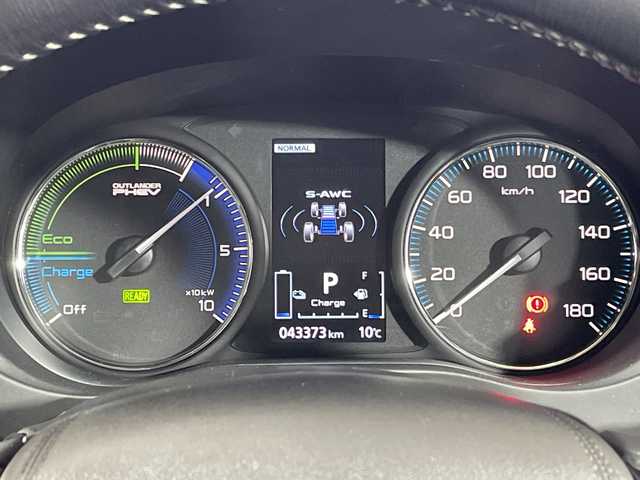 三菱 アウトランダー ＰＨＥＶ G Limited Edition 神奈川県 2019(平31)年 4.4万km シルキーホワイト 4WD/社外9インチcarrozzeriaナビ【AVIC-RF720】/Bluetooth・TV・USB・AM・FM・HDMI/バックカメラ/eアシスト/アダプティブクルーズコントロール/ETC2.0/前後ドライブレコーダー/フロアマット/ステアリングスイッチ/デジタルインナーミラー/電動パーキングブレーキ/ブレーキオートホールド/プッシュスタート/スマートキー/取扱説明書/保証書/ステアリングヒーター/AC1500W/LEDヘッドライト/オートマチックハイビーム/純正18インチアルミホイール/ドアバイザー/衝突被害軽減ブレーキ/車線逸脱警報