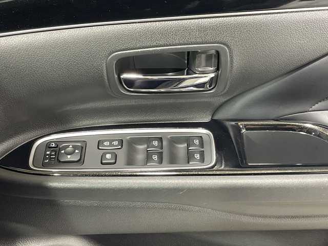 三菱 アウトランダー ＰＨＥＶ G Limited Edition 神奈川県 2019(平31)年 4.4万km シルキーホワイト 4WD/社外9インチcarrozzeriaナビ【AVIC-RF720】/Bluetooth・TV・USB・AM・FM・HDMI/バックカメラ/eアシスト/アダプティブクルーズコントロール/ETC2.0/前後ドライブレコーダー/フロアマット/ステアリングスイッチ/デジタルインナーミラー/電動パーキングブレーキ/ブレーキオートホールド/プッシュスタート/スマートキー/取扱説明書/保証書/ステアリングヒーター/AC1500W/LEDヘッドライト/オートマチックハイビーム/純正18インチアルミホイール/ドアバイザー/衝突被害軽減ブレーキ/車線逸脱警報