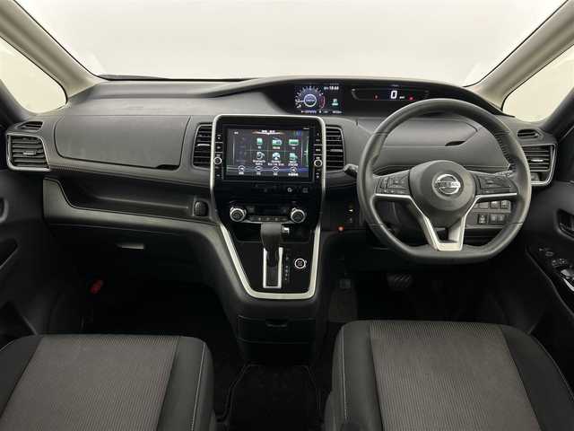 日産 セレナ ハイウェイスター G 福岡県 2018(平30)年 9.5万km ブリリアントホワイトパール 後席モニター　/純正９型ナビ（フルセグＴＶ）　/全方位カメラ　/ＥＴＣ　/クルーズコントロール　/コーナーセンサー　/エマージェンシーブレーキ　/レーンキープ　/パーキングアシスト　/両側電動スライドドア　/ＬＥＤライト