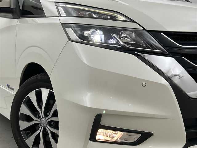 日産 セレナ ハイウェイスター G 福岡県 2018(平30)年 9.5万km ブリリアントホワイトパール 後席モニター　/純正９型ナビ（フルセグＴＶ）　/全方位カメラ　/ＥＴＣ　/クルーズコントロール　/コーナーセンサー　/エマージェンシーブレーキ　/レーンキープ　/パーキングアシスト　/両側電動スライドドア　/ＬＥＤライト