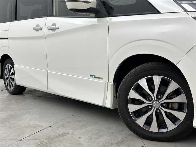 日産 セレナ ハイウェイスター G 福岡県 2018(平30)年 9.5万km ブリリアントホワイトパール 後席モニター　/純正９型ナビ（フルセグＴＶ）　/全方位カメラ　/ＥＴＣ　/クルーズコントロール　/コーナーセンサー　/エマージェンシーブレーキ　/レーンキープ　/パーキングアシスト　/両側電動スライドドア　/ＬＥＤライト