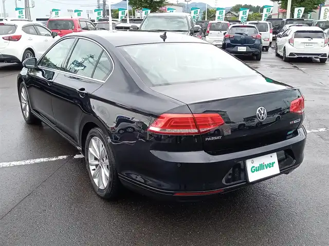 フォルクスワーゲン パサート TSI コンフォートライン 福井県 2015(平27)年 8.2万km ディープブラックパールエフェクト 衝突被害軽減システム/レーダークルーズコントロール/純正ナビ/・（CD/DVD/Bluetooth）/バックカメラ/ビルトインETC/パドルシフト/オートブレーキホールド/D席パワーシート/スタッドレスタイヤ積込/純正17インチAW/スマートキー