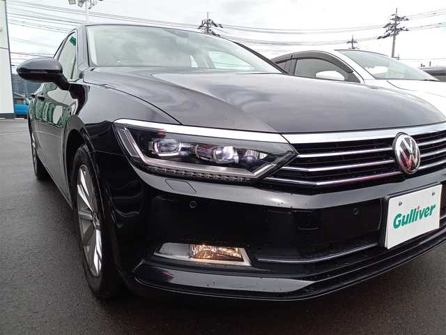 フォルクスワーゲン パサート TSI コンフォートライン 福井県 2015(平27)年 8.2万km ディープブラックパールエフェクト 衝突被害軽減システム/レーダークルーズコントロール/純正ナビ/・（CD/DVD/Bluetooth）/バックカメラ/ビルトインETC/パドルシフト/オートブレーキホールド/D席パワーシート/スタッドレスタイヤ積込/純正17インチAW/スマートキー