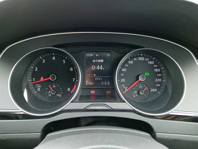 フォルクスワーゲン パサート TSI コンフォートライン 福井県 2015(平27)年 8.2万km ディープブラックパールエフェクト 衝突被害軽減システム/レーダークルーズコントロール/純正ナビ/・（CD/DVD/Bluetooth）/バックカメラ/ビルトインETC/パドルシフト/オートブレーキホールド/D席パワーシート/スタッドレスタイヤ積込/純正17インチAW/スマートキー