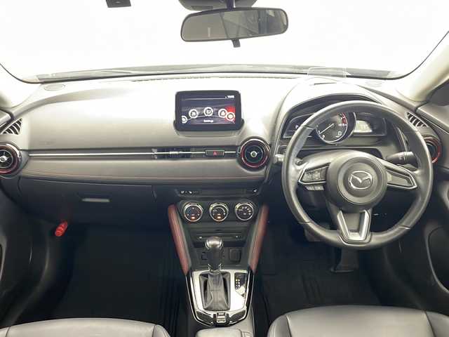 マツダ ＣＸ－３ 20S プロアクティブ 兵庫県 2018(平30)年 5万km ジェットブラックマイカ ・純正ナビ/Bluetooth/CD/DVD/TV/・バックカメラ/・ETC/・前方ドライブレコーダー/・前後コーナーセンサー/・ヘッドアップディスプレイ/・ハーフレザーシート/・メモリシート（D席）/・パワーシート（D席）/・シートヒーター（D席＋N席）/・革巻きステアリング/・ステアリングリモコン/・ステアリングヒーター/・パドルシフト/・MTモード付AT/・横滑り防止装置/・盗難防止装置/・衝突被害軽減システム/・レーンキープアシスト/・ブラインドスポットモニター/・アイドリングストップ/・LEDオートライト/・オートマチックハイビーム/・純正18インチアルミホイール/・電動格納ミラー
