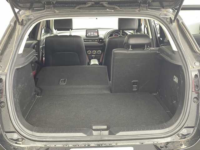 マツダ ＣＸ－３ 20S プロアクティブ 兵庫県 2018(平30)年 5万km ジェットブラックマイカ ・純正ナビ/Bluetooth/CD/DVD/TV/・バックカメラ/・ETC/・前方ドライブレコーダー/・前後コーナーセンサー/・ヘッドアップディスプレイ/・ハーフレザーシート/・メモリシート（D席）/・パワーシート（D席）/・シートヒーター（D席＋N席）/・革巻きステアリング/・ステアリングリモコン/・ステアリングヒーター/・パドルシフト/・MTモード付AT/・横滑り防止装置/・盗難防止装置/・衝突被害軽減システム/・レーンキープアシスト/・ブラインドスポットモニター/・アイドリングストップ/・LEDオートライト/・オートマチックハイビーム/・純正18インチアルミホイール/・電動格納ミラー