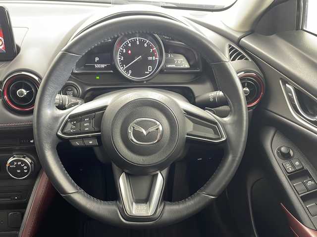 マツダ ＣＸ－３ 20S プロアクティブ 兵庫県 2018(平30)年 5万km ジェットブラックマイカ ・純正ナビ/Bluetooth/CD/DVD/TV/・バックカメラ/・ETC/・前方ドライブレコーダー/・前後コーナーセンサー/・ヘッドアップディスプレイ/・ハーフレザーシート/・メモリシート（D席）/・パワーシート（D席）/・シートヒーター（D席＋N席）/・革巻きステアリング/・ステアリングリモコン/・ステアリングヒーター/・パドルシフト/・MTモード付AT/・横滑り防止装置/・盗難防止装置/・衝突被害軽減システム/・レーンキープアシスト/・ブラインドスポットモニター/・アイドリングストップ/・LEDオートライト/・オートマチックハイビーム/・純正18インチアルミホイール/・電動格納ミラー