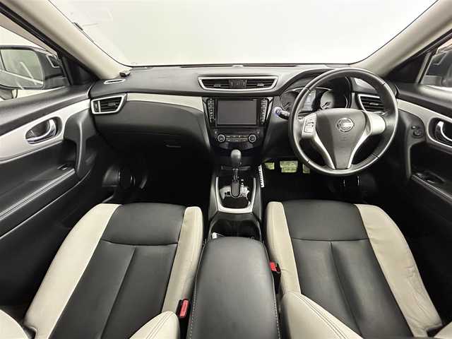 日産 エクストレイル ハイブリッド モード・プレミア エマージェンシーB 道央・札幌 2016(平28)年 5.5万km ダイヤモンドブラック ・４WD/・寒冷地仕様/・純正９インチナビゲーション/　ＣＤ/ＤＶＤ/フルセグ/ＳＤ/ＡＵＸ/ＵＳＢ/・ビルトインETC/・純正ドライブレコーダー前方録画/・バックカメラ/・パワーバックドア/・レーンキープアシスト/・エマージェンシーブレーキ/・横滑り防止装置/・前後コーナーセンサー/・モードプレミア ホワイト/ブラックコンビレザーシート/・前席シートヒーター/・AUTECHアルミホイール18インチ/・LEDヘッドライト/・フォグランプ/・プッシュスタート/・スマートキー/・ルーフレール/・ヒルディセントコントロール/・オートライト/・ステアリングリモコン/・ドアバイザー/・電動格納ウィンカーミラー