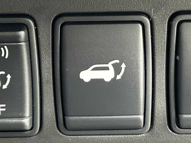 日産 エクストレイル ハイブリッド モード・プレミア エマージェンシーB 道央・札幌 2016(平28)年 5.5万km ダイヤモンドブラック ・４WD/・寒冷地仕様/・純正９インチナビゲーション/　ＣＤ/ＤＶＤ/フルセグ/ＳＤ/ＡＵＸ/ＵＳＢ/・ビルトインETC/・純正ドライブレコーダー前方録画/・バックカメラ/・パワーバックドア/・レーンキープアシスト/・エマージェンシーブレーキ/・横滑り防止装置/・前後コーナーセンサー/・モードプレミア ホワイト/ブラックコンビレザーシート/・前席シートヒーター/・AUTECHアルミホイール18インチ/・LEDヘッドライト/・フォグランプ/・プッシュスタート/・スマートキー/・ルーフレール/・ヒルディセントコントロール/・オートライト/・ステアリングリモコン/・ドアバイザー/・電動格納ウィンカーミラー