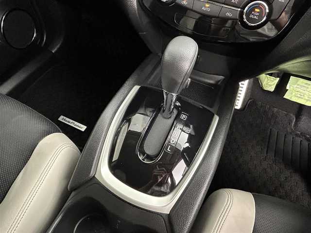 日産 エクストレイル ハイブリッド モード・プレミア エマージェンシーB 道央・札幌 2016(平28)年 5.5万km ダイヤモンドブラック ・４WD/・寒冷地仕様/・純正９インチナビゲーション/　ＣＤ/ＤＶＤ/フルセグ/ＳＤ/ＡＵＸ/ＵＳＢ/・ビルトインETC/・純正ドライブレコーダー前方録画/・バックカメラ/・パワーバックドア/・レーンキープアシスト/・エマージェンシーブレーキ/・横滑り防止装置/・前後コーナーセンサー/・モードプレミア ホワイト/ブラックコンビレザーシート/・前席シートヒーター/・AUTECHアルミホイール18インチ/・LEDヘッドライト/・フォグランプ/・プッシュスタート/・スマートキー/・ルーフレール/・ヒルディセントコントロール/・オートライト/・ステアリングリモコン/・ドアバイザー/・電動格納ウィンカーミラー