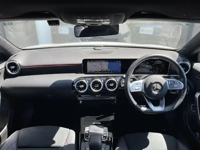 メルセデス・ベンツ Ａ１８０ セダン スタイル AMGライン 千葉県 2020(令2)年 3.4万km デジタルホワイト パノラミックスライディングルーフ/ハーフレザーシート/パワーシート/シートヒーター/純正HＤＤナビ/バックカメラ/地デジ/ワイヤレス充電/純正１８インチＡＷ/ＬＥＤライト/パークトロニック/純正ドライブレコーダー