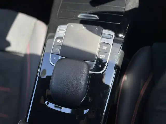 メルセデス・ベンツ Ａ１８０ セダン スタイル AMGライン 千葉県 2020(令2)年 3.4万km デジタルホワイト パノラミックスライディングルーフ/ハーフレザーシート/パワーシート/シートヒーター/純正HＤＤナビ/バックカメラ/地デジ/ワイヤレス充電/純正１８インチＡＷ/ＬＥＤライト/パークトロニック/純正ドライブレコーダー