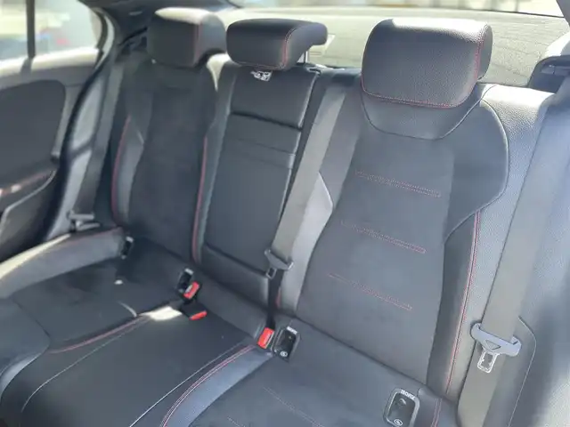 メルセデス・ベンツ Ａ１８０ セダン スタイル AMGライン 千葉県 2020(令2)年 3.4万km デジタルホワイト パノラミックスライディングルーフ/ハーフレザーシート/パワーシート/シートヒーター/純正HＤＤナビ/バックカメラ/地デジ/ワイヤレス充電/純正１８インチＡＷ/ＬＥＤライト/パークトロニック/純正ドライブレコーダー