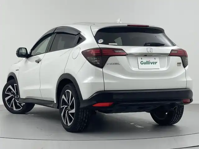 ホンダ ヴェゼル ハイブリッド RS ホンダセンシング 熊本県 2018(平30)年 4.4万km プラチナホワイトパール 純正8型ナビ/CD/DVD/BT/フルセグTV/USB/HDMI/バックカメラ/ビルトインＥＴＣ/ハーフレザーシート/シートヒーター/パドルシフト/ドライブレコーダー/電動パーキング/ブレーキホールド/衝突軽減ブレーキ/レーダークルーズコントロール/レーンキープアシスト/スマートキー/スペアキー