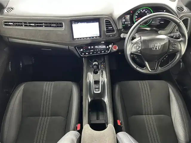 ホンダ ヴェゼル ハイブリッド RS ホンダセンシング 佐賀県 2018(平30)年 4.4万km プラチナホワイトパール 純正8型ナビ/CD/DVD/BT/フルセグTV/USB/HDMI/バックカメラ/ビルトインＥＴＣ/ハーフレザーシート/シートヒーター/パドルシフト/ドライブレコーダー/電動パーキング/ブレーキホールド/衝突軽減ブレーキ/レーダークルーズコントロール/レーンキープアシスト/スマートキー/スペアキー