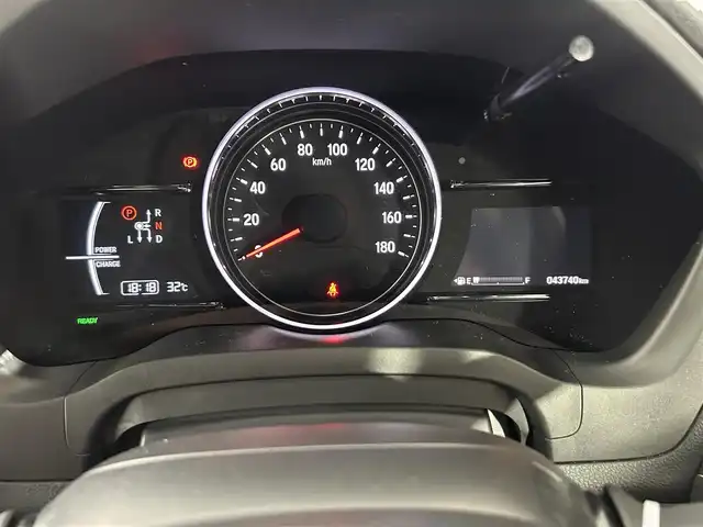 ホンダ ヴェゼル ハイブリッド RS ホンダセンシング 佐賀県 2018(平30)年 4.4万km プラチナホワイトパール 純正8型ナビ/CD/DVD/BT/フルセグTV/USB/HDMI/バックカメラ/ビルトインＥＴＣ/ハーフレザーシート/シートヒーター/パドルシフト/ドライブレコーダー/電動パーキング/ブレーキホールド/衝突軽減ブレーキ/レーダークルーズコントロール/レーンキープアシスト/スマートキー/スペアキー
