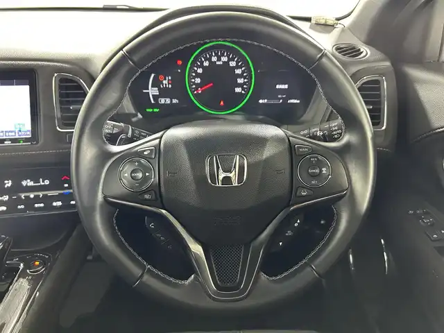 ホンダ ヴェゼル ハイブリッド RS ホンダセンシング 佐賀県 2018(平30)年 4.4万km プラチナホワイトパール 純正8型ナビ/CD/DVD/BT/フルセグTV/USB/HDMI/バックカメラ/ビルトインＥＴＣ/ハーフレザーシート/シートヒーター/パドルシフト/ドライブレコーダー/電動パーキング/ブレーキホールド/衝突軽減ブレーキ/レーダークルーズコントロール/レーンキープアシスト/スマートキー/スペアキー
