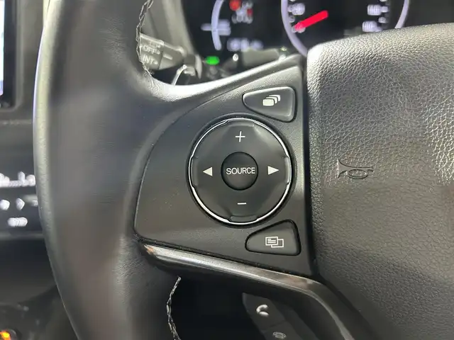 ホンダ ヴェゼル ハイブリッド RS ホンダセンシング 佐賀県 2018(平30)年 4.4万km プラチナホワイトパール 純正8型ナビ/CD/DVD/BT/フルセグTV/USB/HDMI/バックカメラ/ビルトインＥＴＣ/ハーフレザーシート/シートヒーター/パドルシフト/ドライブレコーダー/電動パーキング/ブレーキホールド/衝突軽減ブレーキ/レーダークルーズコントロール/レーンキープアシスト/スマートキー/スペアキー