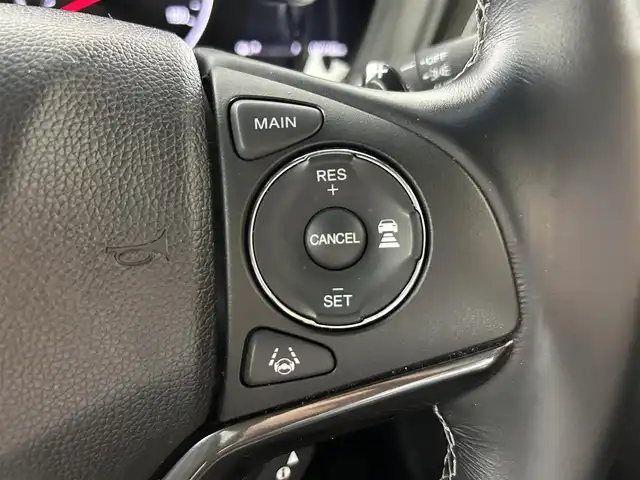 ホンダ ヴェゼル ハイブリッド RS ホンダセンシング 佐賀県 2018(平30)年 4.4万km プラチナホワイトパール 純正8型ナビ/CD/DVD/BT/フルセグTV/USB/HDMI/バックカメラ/ビルトインＥＴＣ/ハーフレザーシート/シートヒーター/パドルシフト/ドライブレコーダー/電動パーキング/ブレーキホールド/衝突軽減ブレーキ/レーダークルーズコントロール/レーンキープアシスト/スマートキー/スペアキー