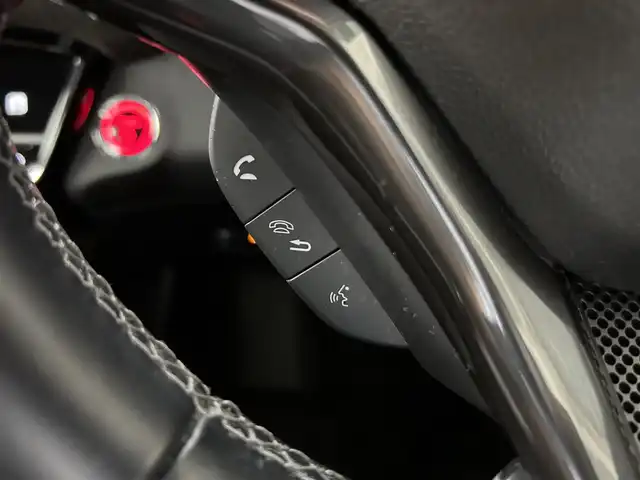 ホンダ ヴェゼル ハイブリッド RS ホンダセンシング 佐賀県 2018(平30)年 4.4万km プラチナホワイトパール 純正8型ナビ/CD/DVD/BT/フルセグTV/USB/HDMI/バックカメラ/ビルトインＥＴＣ/ハーフレザーシート/シートヒーター/パドルシフト/ドライブレコーダー/電動パーキング/ブレーキホールド/衝突軽減ブレーキ/レーダークルーズコントロール/レーンキープアシスト/スマートキー/スペアキー
