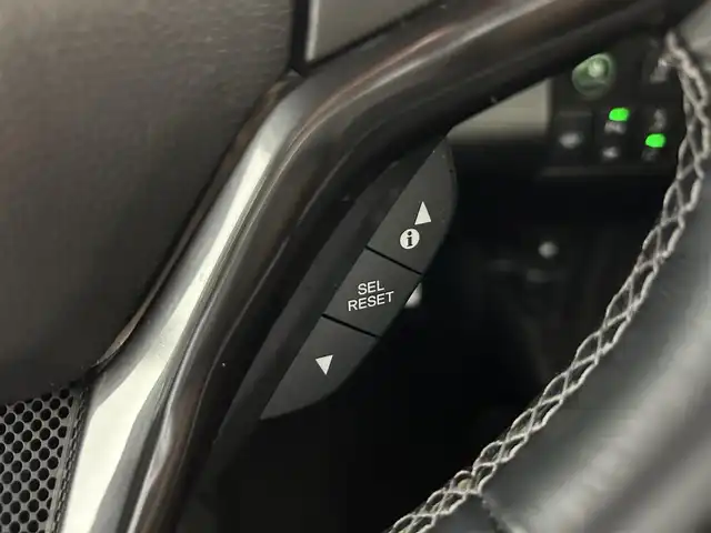 ホンダ ヴェゼル ハイブリッド RS ホンダセンシング 佐賀県 2018(平30)年 4.4万km プラチナホワイトパール 純正8型ナビ/CD/DVD/BT/フルセグTV/USB/HDMI/バックカメラ/ビルトインＥＴＣ/ハーフレザーシート/シートヒーター/パドルシフト/ドライブレコーダー/電動パーキング/ブレーキホールド/衝突軽減ブレーキ/レーダークルーズコントロール/レーンキープアシスト/スマートキー/スペアキー