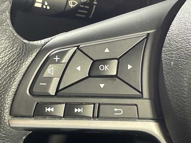 日産 キックス X 神奈川県 2020(令2)年 4.2万km ブリリアントホワイトパール/ピュアブラック 2トーン 2トンカラー部リリアンホワイトパール【XDN】/純正9型SDナビゲーション【MM319D-L】/フルセグ　CD DVD Bluetooth　SD　AM FM/インテリジェントアラウンドビューモニター/インテリジェントルームミラー/セーフティアシスト/プロパイロット/インテリジェントエマージェンシーブレーキ/インテリジェントLI【車線逸脱防止支援システム】/LDW車線逸脱警報/インテリジェントDA【ふらつき警報】/踏み間違い防止アシスト/ハイビームアシスト/アイドリングストップ/SOSコール/電動パーキングブレーキ/オートブレーキホールド/革巻きステアリング/ステアリングスイッチ/アダバンスドドライブアシストディスプレイ/合皮コンビシート/ビルトインETC/社外前方ドライブレコーダー/プッシュスタート/スマートキー/LEDヘッドランプ/オートライト/LEDフロントフォグランプ/純正17インチアルミホイール/シルバールーフレール