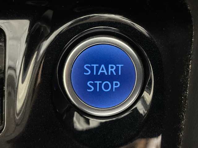 日産 キックス X 神奈川県 2020(令2)年 4.2万km ブリリアントホワイトパール/ピュアブラック 2トーン 2トンカラー部リリアンホワイトパール【XDN】/純正9型SDナビゲーション【MM319D-L】/フルセグ　CD DVD Bluetooth　SD　AM FM/インテリジェントアラウンドビューモニター/インテリジェントルームミラー/セーフティアシスト/プロパイロット/インテリジェントエマージェンシーブレーキ/インテリジェントLI【車線逸脱防止支援システム】/LDW車線逸脱警報/インテリジェントDA【ふらつき警報】/踏み間違い防止アシスト/ハイビームアシスト/アイドリングストップ/SOSコール/電動パーキングブレーキ/オートブレーキホールド/革巻きステアリング/ステアリングスイッチ/アダバンスドドライブアシストディスプレイ/合皮コンビシート/ビルトインETC/社外前方ドライブレコーダー/プッシュスタート/スマートキー/LEDヘッドランプ/オートライト/LEDフロントフォグランプ/純正17インチアルミホイール/シルバールーフレール