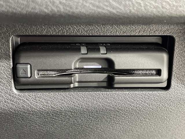 日産 キックス X 神奈川県 2020(令2)年 4.2万km ブリリアントホワイトパール/ピュアブラック 2トーン 2トンカラー部リリアンホワイトパール【XDN】/純正9型SDナビゲーション【MM319D-L】/フルセグ　CD DVD Bluetooth　SD　AM FM/インテリジェントアラウンドビューモニター/インテリジェントルームミラー/セーフティアシスト/プロパイロット/インテリジェントエマージェンシーブレーキ/インテリジェントLI【車線逸脱防止支援システム】/LDW車線逸脱警報/インテリジェントDA【ふらつき警報】/踏み間違い防止アシスト/ハイビームアシスト/アイドリングストップ/SOSコール/電動パーキングブレーキ/オートブレーキホールド/革巻きステアリング/ステアリングスイッチ/アダバンスドドライブアシストディスプレイ/合皮コンビシート/ビルトインETC/社外前方ドライブレコーダー/プッシュスタート/スマートキー/LEDヘッドランプ/オートライト/LEDフロントフォグランプ/純正17インチアルミホイール/シルバールーフレール