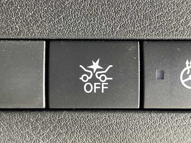 日産 キックス X 神奈川県 2020(令2)年 4.2万km ブリリアントホワイトパール/ピュアブラック 2トーン 2トンカラー部リリアンホワイトパール【XDN】/純正9型SDナビゲーション【MM319D-L】/フルセグ　CD DVD Bluetooth　SD　AM FM/インテリジェントアラウンドビューモニター/インテリジェントルームミラー/セーフティアシスト/プロパイロット/インテリジェントエマージェンシーブレーキ/インテリジェントLI【車線逸脱防止支援システム】/LDW車線逸脱警報/インテリジェントDA【ふらつき警報】/踏み間違い防止アシスト/ハイビームアシスト/アイドリングストップ/SOSコール/電動パーキングブレーキ/オートブレーキホールド/革巻きステアリング/ステアリングスイッチ/アダバンスドドライブアシストディスプレイ/合皮コンビシート/ビルトインETC/社外前方ドライブレコーダー/プッシュスタート/スマートキー/LEDヘッドランプ/オートライト/LEDフロントフォグランプ/純正17インチアルミホイール/シルバールーフレール