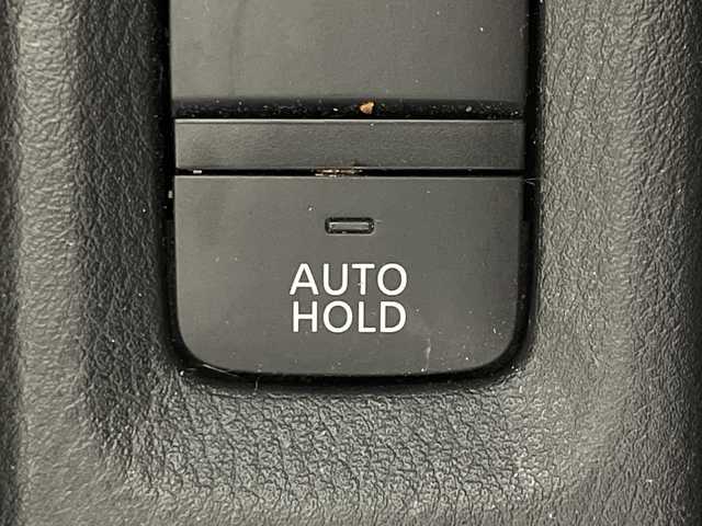 日産 キックス X 神奈川県 2020(令2)年 4.2万km ブリリアントホワイトパール/ピュアブラック 2トーン 2トンカラー部リリアンホワイトパール【XDN】/純正9型SDナビゲーション【MM319D-L】/フルセグ　CD DVD Bluetooth　SD　AM FM/インテリジェントアラウンドビューモニター/インテリジェントルームミラー/セーフティアシスト/プロパイロット/インテリジェントエマージェンシーブレーキ/インテリジェントLI【車線逸脱防止支援システム】/LDW車線逸脱警報/インテリジェントDA【ふらつき警報】/踏み間違い防止アシスト/ハイビームアシスト/アイドリングストップ/SOSコール/電動パーキングブレーキ/オートブレーキホールド/革巻きステアリング/ステアリングスイッチ/アダバンスドドライブアシストディスプレイ/合皮コンビシート/ビルトインETC/社外前方ドライブレコーダー/プッシュスタート/スマートキー/LEDヘッドランプ/オートライト/LEDフロントフォグランプ/純正17インチアルミホイール/シルバールーフレール