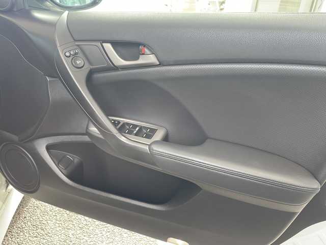 ホンダ アコード ツアラー 24TL スポーツスタイル 神奈川県 2008(平20)年 3.4万km プレミアムホワイトパール 純正HDDナビ(AM/FM/CD/DVD/HDD/ワンセグTV)/バックカメラ/無限グリル/クルーズコントロール/パドルシフト/横滑り防止装置/ハーフレザーシート/D席パワーシート/ルーフレール/スマートキー/リバース連動ミラー/ビルトインETC/HIDオートライト/フォグランプ/ステアリングスイッチ/ISOFIX/スペアキー×1/保証書/取扱説明書