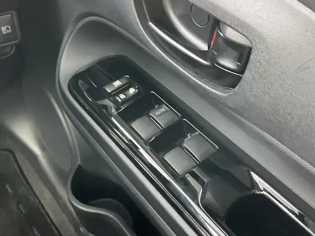 トヨタ アクア S スタイルブラック 神奈川県 2016(平28)年 2万km ブラックマイカ 禁煙車/ワンオーナー/純正7インチナビ/（CD/DVD/Bluetooth/フルセグTV/SD)/バックカメラ/トヨタセーフティセンス/・プリクラッシュセーフティ/・オートマチックハイビーム/・レーンディパーチャーアラート/ETC/モデリスタ製15インチアルミホイール/スマートキー/プッシュスタート/フロアマット/横滑り防止装置/オートエアコン