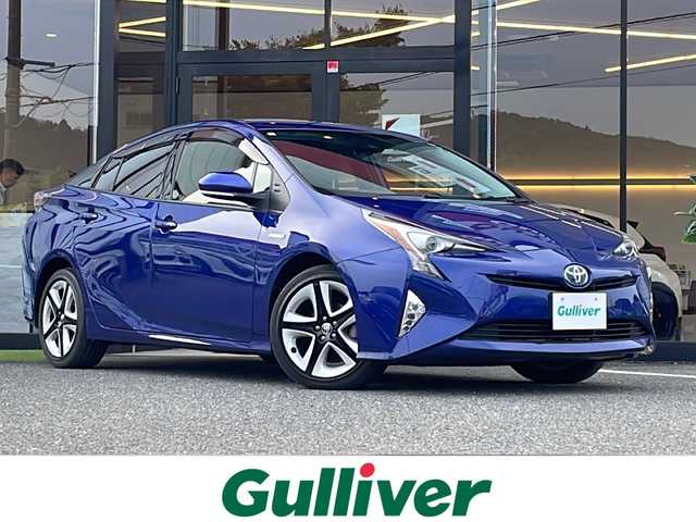 トヨタ プリウス S ツーリングセレクション 大阪府 2018(平30)年 2.9万km ダークブルーマイカM トヨタセーフティーセンス/・PCS/・車線逸脱警報/・レーダークルーズコントロール/・オートマッチクハイビーム/社外ナビ/【AM/FM/DVD/CD/Bluetooth/フルセグ】/バックカメラ/合皮レシート/シートヒーターD/N席/ステアリングスイッチ/革巻きステアリング/ＬＥＤライト/オートライト/フォグライト/ETC/取説/保証書/スペアキーｘ１