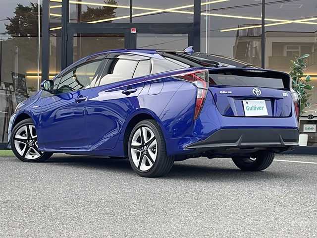 トヨタ プリウス S ツーリングセレクション 大阪府 2018(平30)年 2.9万km ダークブルーマイカM トヨタセーフティーセンス/・PCS/・車線逸脱警報/・レーダークルーズコントロール/・オートマッチクハイビーム/社外ナビ/【AM/FM/DVD/CD/Bluetooth/フルセグ】/バックカメラ/合皮レシート/シートヒーターD/N席/ステアリングスイッチ/革巻きステアリング/ＬＥＤライト/オートライト/フォグライト/ETC/取説/保証書/スペアキーｘ１